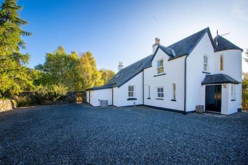 Loch Tay, Estate House with Panoramic Vistas in Ардеонег