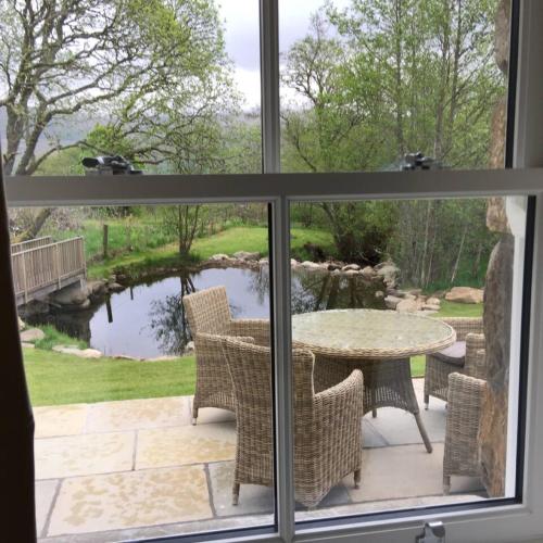 Wishing Well Cottage at Loch Tay and Hot Tub in Ардеонег