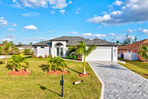 Villa Coastal Comfort Cove - Beautiful Pool Home with Gulf access