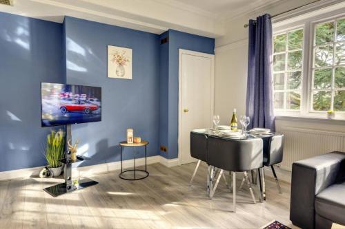 Luxurious 1 Bed flat Long stays welcome - image 3