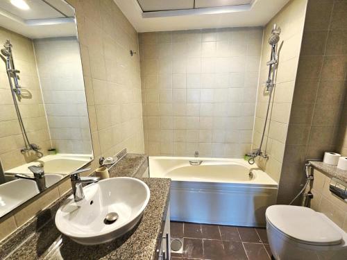 Amazing 1BR High-floor View near Marina Walk, Dubaj (zdjęcie 10)