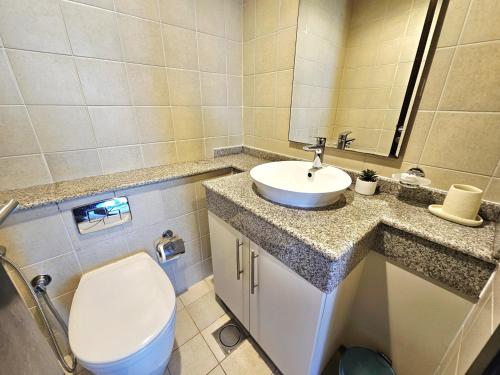 Amazing 1BR High-floor View near Marina Walk, Dubaj (zdjęcie 9)