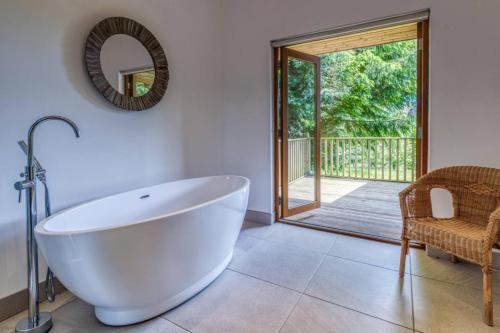 Ben Lawers Rest Cabin - Hot Tub and Loch Tay Vistas in Ардеонег
