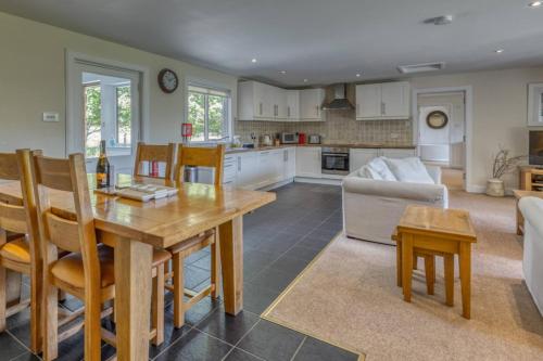 Ben Lawers Rest Cabin - Hot Tub and Loch Tay Vistas in Ардеонег