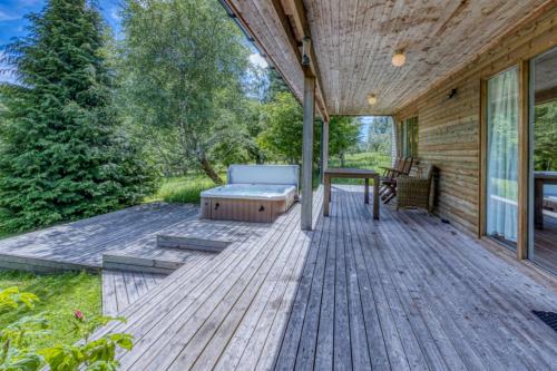 Ben Lawers Rest Cabin - Hot Tub and Loch Tay Vistas in Ардеонег