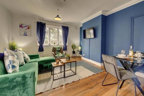 Spacious 1 bedroom welcomes contractor long stays - image 2
