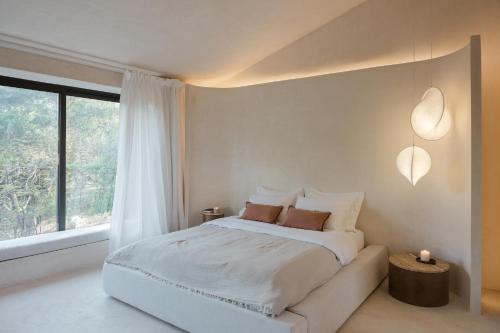 Aesthetic Suites with Pool Room Type - Queen Suite