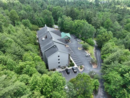 Hampton Inn & Suites Cashiers - Sapphire Valley - image 6