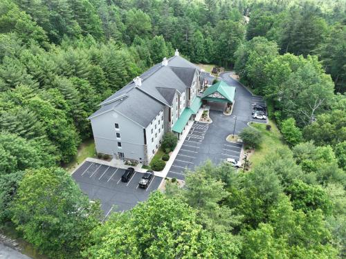 Hampton Inn & Suites Cashiers - Sapphire Valley - image 8