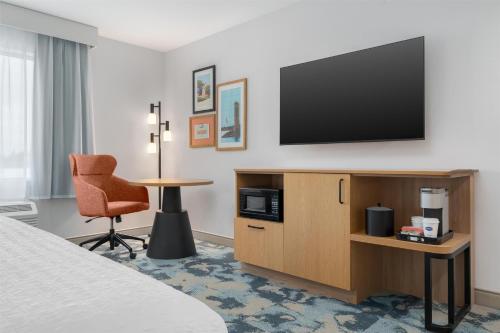 Hampton Inn & Suites by Hilton Alpena - image 2