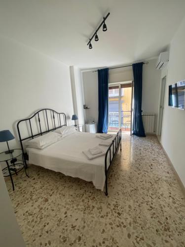Alvarez De Toledo – Naples, CO
