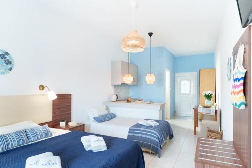 2 twin beds