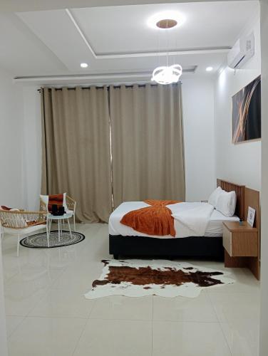 4 Bedrooms Solar Powered House in Chelston