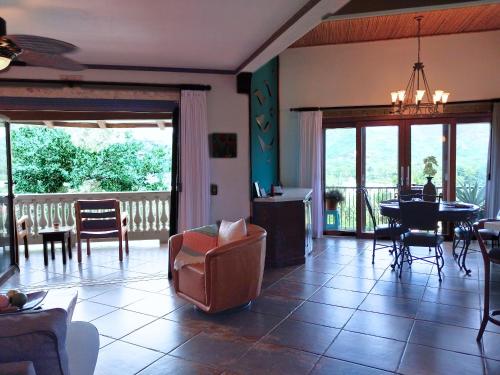 บริการและสิ่งอำนวยความสะดวก, Playa Flamingo penthouse with pacific sunset views - Flamingo Rose Vista in ปลายา ฟลามิงโก