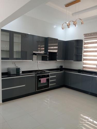 4 Bedrooms Solar Powered House in Chelston