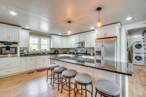 River-View Somerset Home: Large Deck, Fire Pit! in Burnside (KY)