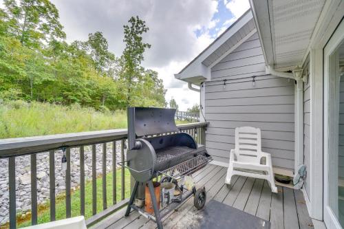River-View Somerset Home: Large Deck, Fire Pit! in Burnside (KY)