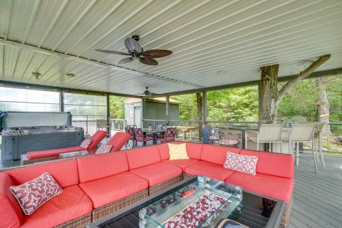 River-View Somerset Home: Large Deck, Fire Pit! in Burnside (KY)