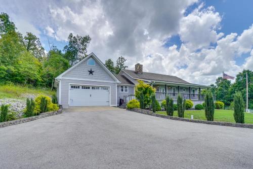 River-View Somerset Home: Large Deck, Fire Pit! in Burnside (KY)
