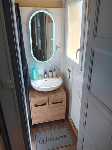 T2 cosy plénitude h24 wifi parking privé Netflix (T2 cosy plenitude h24 wifi parking prive Netflix) in Alencon