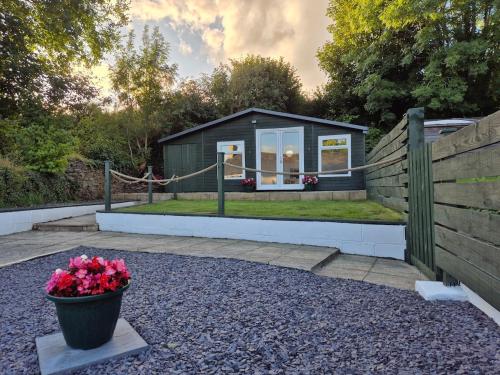 Kert, Quarryman's Cottage in Pontardawe