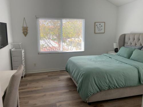 Beautifully Remodeled 2BR Prime Irvine Location in Irvine City Center