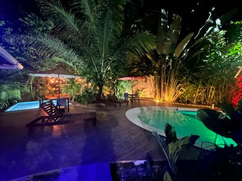 7 bedrooms with pools, jungle around and 200 meters to the beach!, Cocles (fotografie 3)