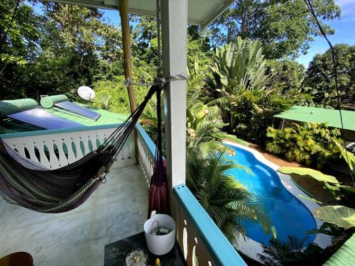 7 bedrooms with pools, jungle around and 200 meters to the beach!, Cocles (fotografie 9)