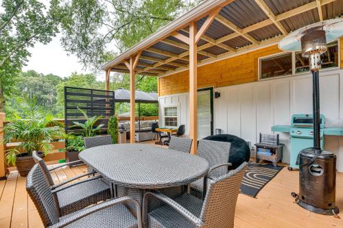Hot Tub and Patio Private Couples Escape in ATL in Gresham Park