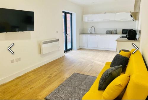Stylish, Spacious 2-Bed Apartment, Guests 5, Contractor-Friendly, Secure Parking, Free Wi-Fi, Gloucestershire (foto 6)