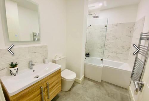 Stylish, Spacious 2-Bed Apartment, Guests 5, Contractor-Friendly, Secure Parking, Free Wi-Fi, Gloucestershire (foto 4)
