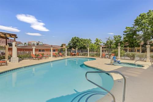 Best Western Plus Greenwell Inn - image 9