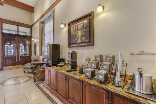 Best Western Plus Greenwell Inn - image 11