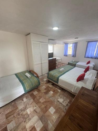 room detail thumbnail 1