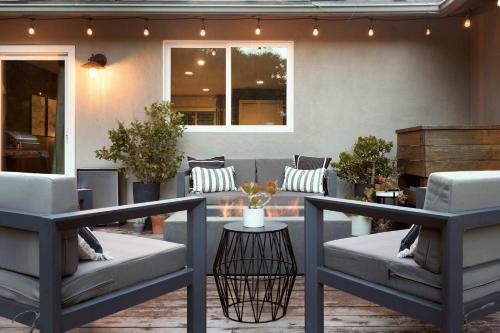 NEW Designer Hollywood Hills Hideaway by Universal, Los Angeles (photo 3)