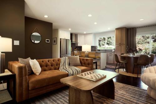 NEW Designer Hollywood Hills Hideaway by Universal, Los Angeles (photo 5)