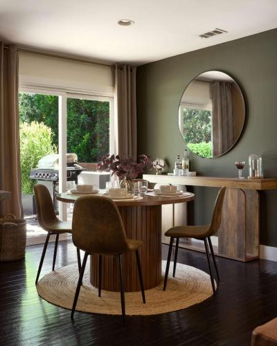 NEW Designer Hollywood Hills Hideaway by Universal, Los Angeles (photo 7)