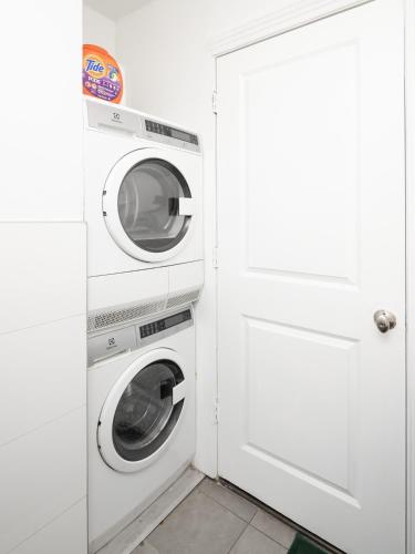 Spacious 3BR Retreat Near Times Square, New York (Foto 9)