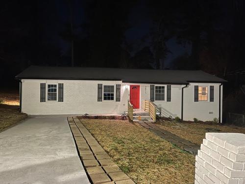 Ideal house close to everything in Fulton Country Airport