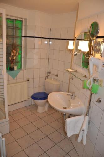 ห้องน้ำ, Hotel-Cafe Kampe in นอร์เดอร์สเตดท์