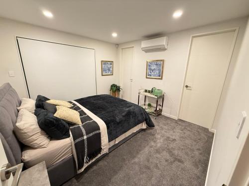 Modern Comfort in Long Bay near Beach & Cafes in Okura