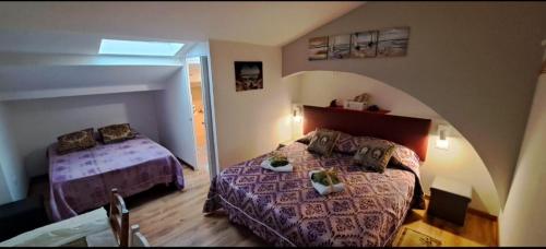 1 queen bed, 1 double bed