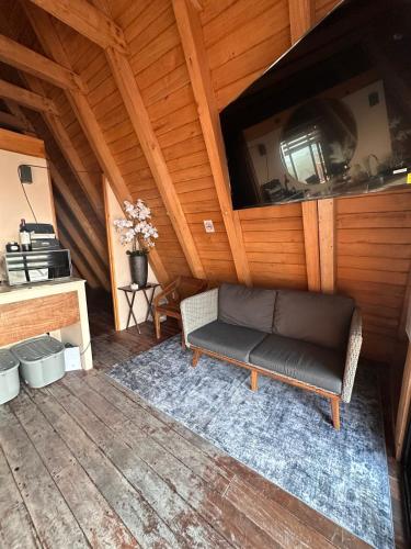 Shared lounge/TV area, Cabana Tulumcito Pueblo in Santa Rita