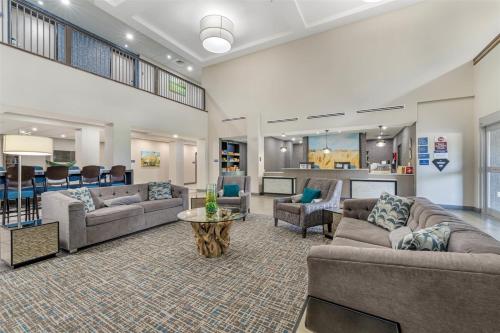 Best Western Plus McPherson - Tap to explore photos