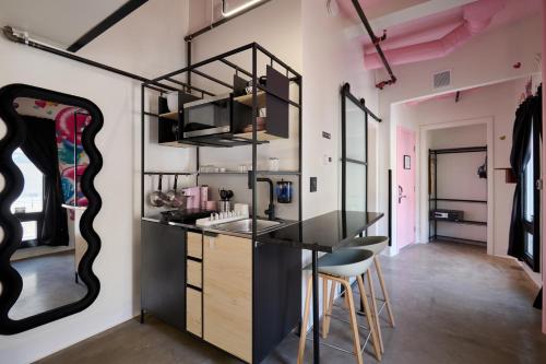 BIG little Hotel in Lincoln Park