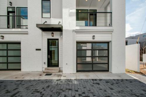 Fiddler's Flats - Sleeps 16 - Two Rooftops with view, Nashville (photo 7)