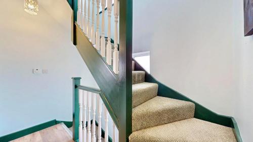 Modern 5 Bed Home by Wembley Stadium Sleeps 11 and Free Parking, Londyn (zdjęcie 8)