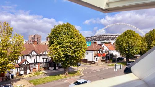 Modern 5 Bed Home by Wembley Stadium Sleeps 11 and Free Parking, Londyn (zdjęcie 10)