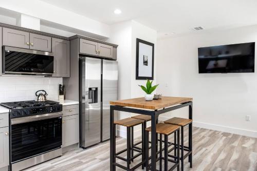 Hollywood Chateau Townhouse, Лос-Анджелес (фото 11)