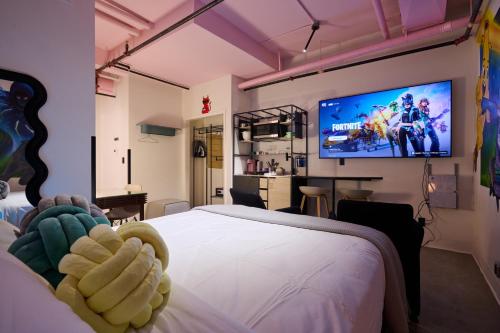 BIG little Hotel in Lincoln Park